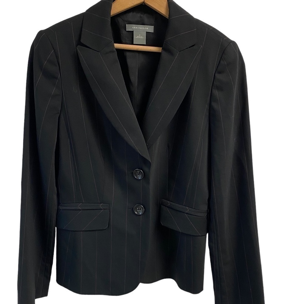 ANN Taylor wool blazer size 2.‎